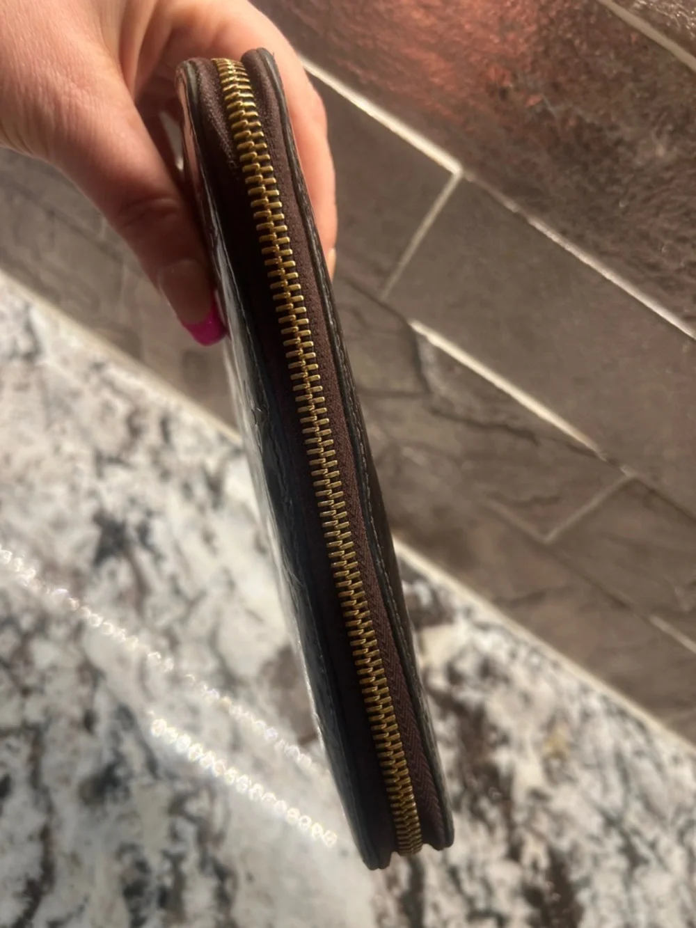 Louis Vuitton Vernis Zip Wallet in Dark Burgundy EUC with dust bag and COA - Picture 5 of 16